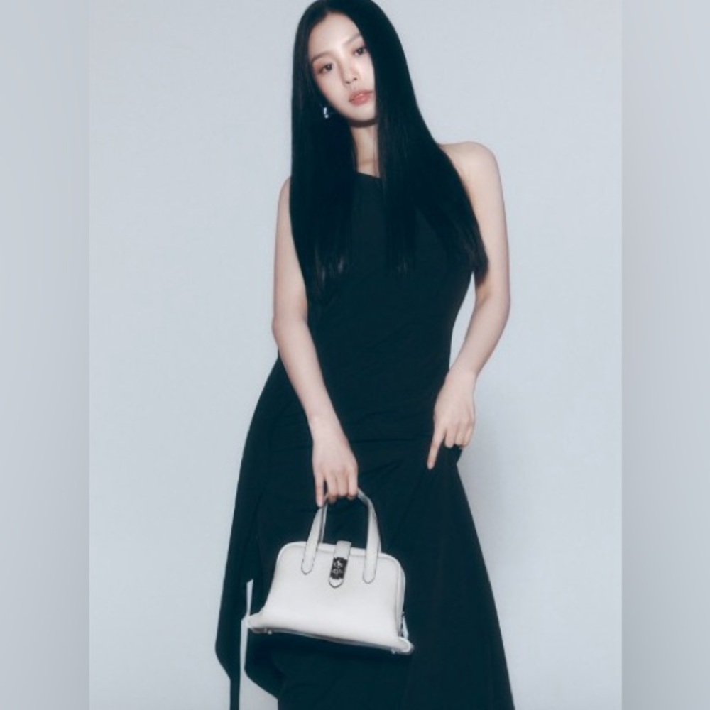 Vunque Crossbody Pink Bag - Picture 7 of 8